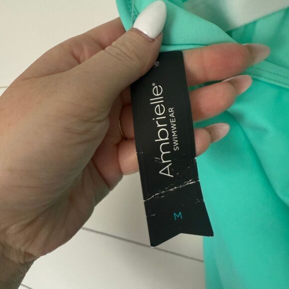 Ambrielle Women’s Medium Mint One Piece Swim New - Picture 3 of 7